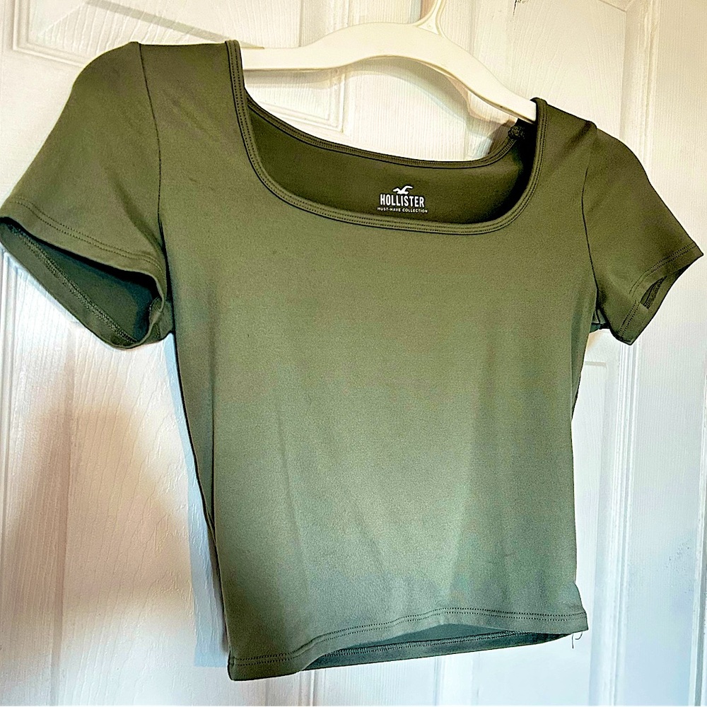 XS Green cropped Hollister top